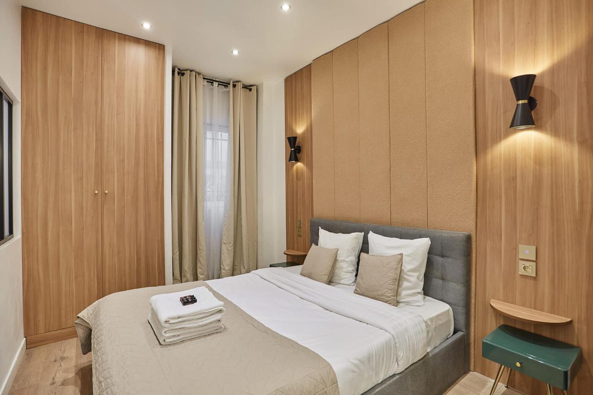 Sublime In The Heart Of 8 People Fbmar4 * Parigi